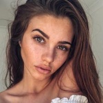 Chlo&eacute; Hurrell的主页