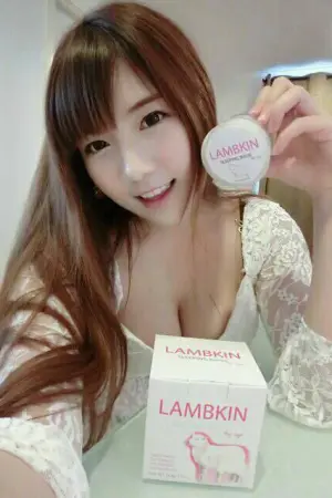 童颜巨乳的私房照 Arisara Karbdec