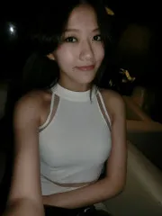 长发飘逸 妩媚朦胧美自拍照 周巧韵