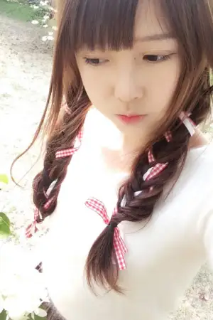 双马尾正妹真是可爱 钟曼菲