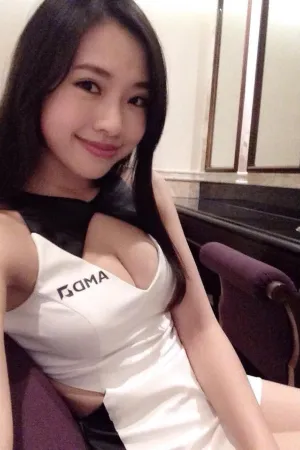 辣妹爱运动深邃事业线令人脸红心跳 蔡昀潔