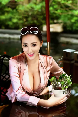 外围女图片 乔圣依