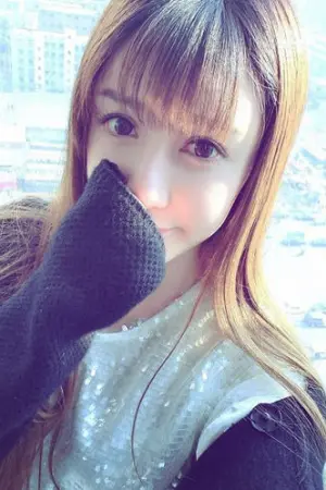 喜欢在夏天穿着内衣拍照的小藤井莉娜 王梦实