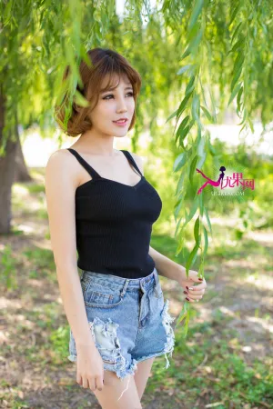 [Ugirls]尤果网 第100期 娇羞可爱小美女户外 Alin