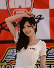 超短热裤骑重机 霸气秀长腿 程静怡