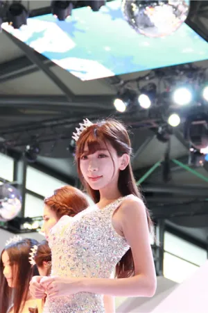 游族网络青春美女酷似林志铃 陈潇