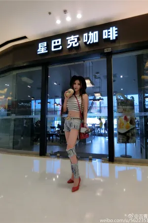 性感美女微博工作自拍图集 苏夏