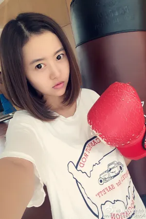 她似蜜，甜到心里的车模 肖禾伊加