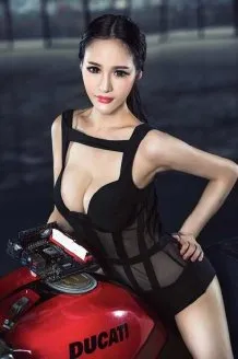 G奶女神性感写真图片 曾真