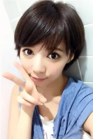 大眼灵气美女私房照 利麗