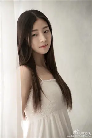 超养眼气质美女写真 章莹