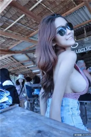 国外旅游「木瓜奶」真空侧漏 Pychaya Suksrin