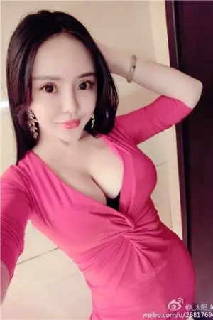 白嫩养眼的乖巧妹子 霓梓心