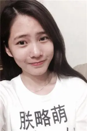 10月大学神正妹私房照 萧