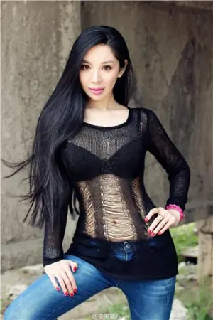 性感御姐儿写真 李美萱儿