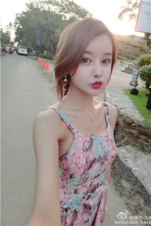 清新养眼私房照 滕雨佳