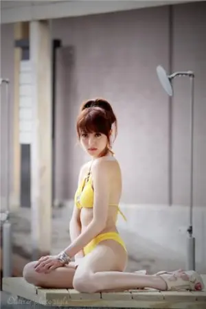 出水芙蓉比基尼写真 张玮纯