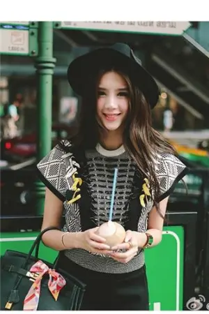 气质高雅私房写真 李乔丹