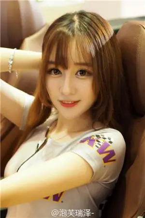 微博养眼私房写真 泡芙瑞泽
