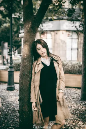 微博风衣秋意写真 戴萌