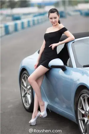 美腿车模诱惑写真 林奕Paulin
