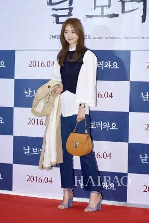 最新活动照 长发披肩白色连衣裙清爽优雅好气质 이연희