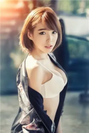 MayTal 身材爆好的开胸衣泰国美人 Soraya Suttawas