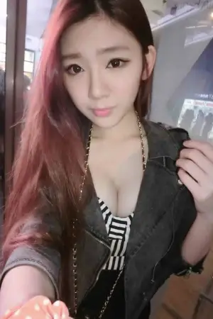 facebook海量性感爆乳自拍 黄冠洁