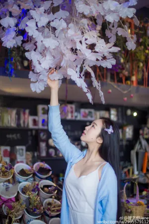 中戏95后圆脸校花 写真私照 &ldquo;太子妃&rdquo;黄良媛巨乳抢镜 翟艺舒