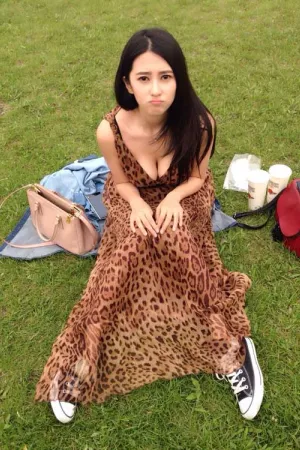 刘晓宇超模女友 沙滩泳装 海量性感爆乳生活照片 鐘鹿純