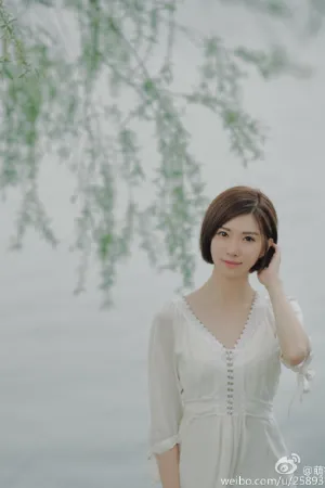 最新微博清秀写真 王化萌