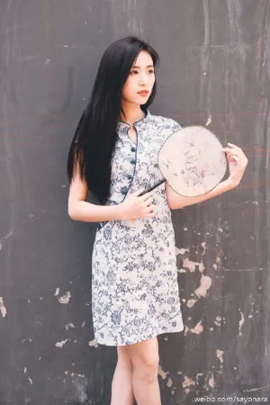 微博旗袍自拍照片 胡辰