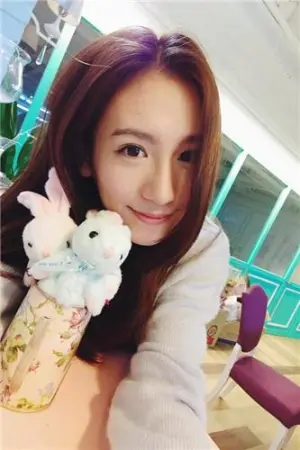 拥有明星脸的气质美女 蔡昕言