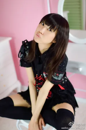 绝对领域 Cosplayer学生制服写真 志乃蛍