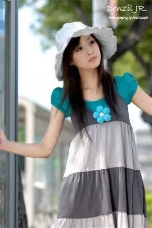 台湾清纯美女果子MM张凯洁@水族馆公园外拍 张允霏