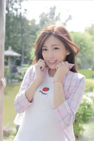 台北中山站麦当劳之校花女神 公园小清新外拍 张楚珊