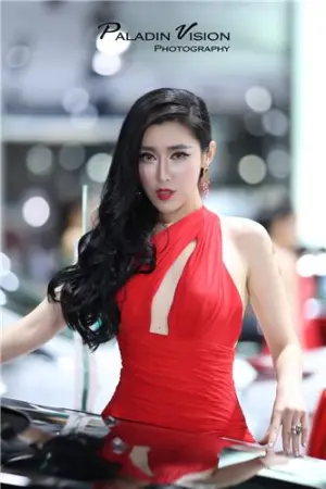 重庆时尚之星美人车模 于墨默