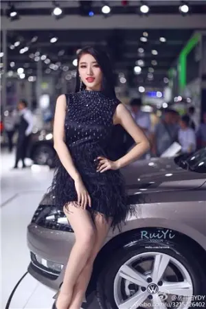 西南校花微博美图 岳丹阳