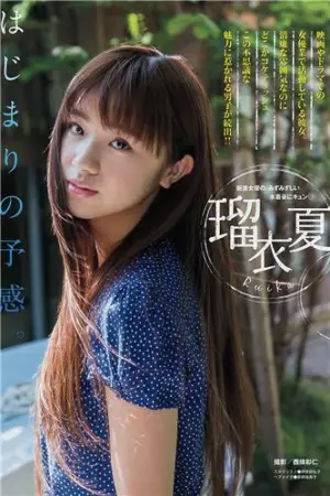 小恶魔般可爱的新晋女演员泳装照 瑠衣夏