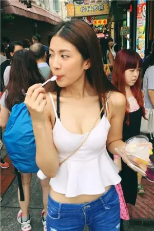 Yoshi Yu 健身女模大秀好身材 余逸思