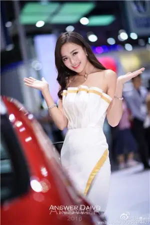 高挑美腿车模 呼崽Eva