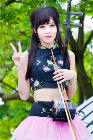 小彩Zaya 气质好出众的「无双乐团」正妹队长 陈宁彩