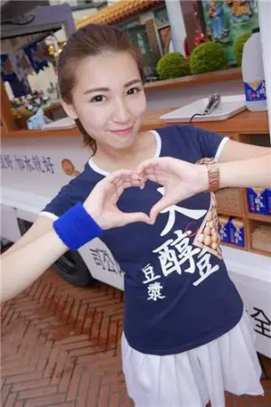 Tung彤 日系大眼美女 林俞彤