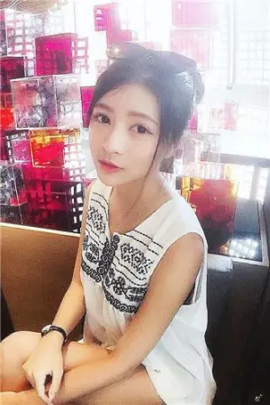 甜美气质柜姐私房美照 Momo毛毛