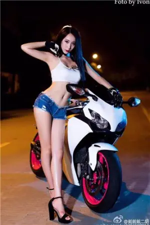 2016ChinaJoy暴雪游戏展台SG 戴二胡