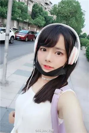 才智担当的Smiling_Sugar少女 孔雯