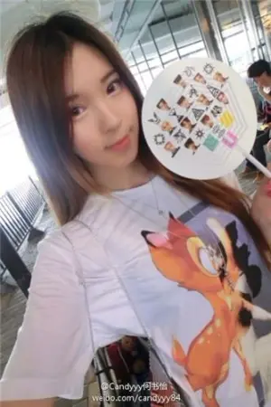 Candy 微博养眼美照 何书怡