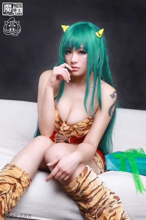《福星小子》喷血女主角拉姆圣诞版Cosplay 柯哲娴