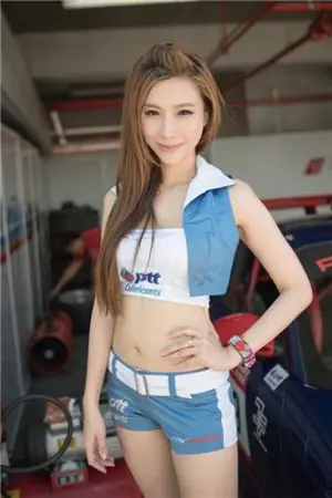 电力十足的白皙长腿美模～ 张筱于