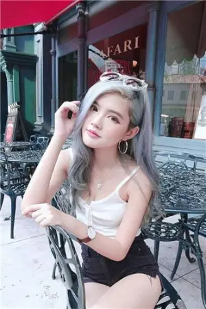 犹如洋娃娃般的甜美新加坡人气正妹 Charlotte Lum